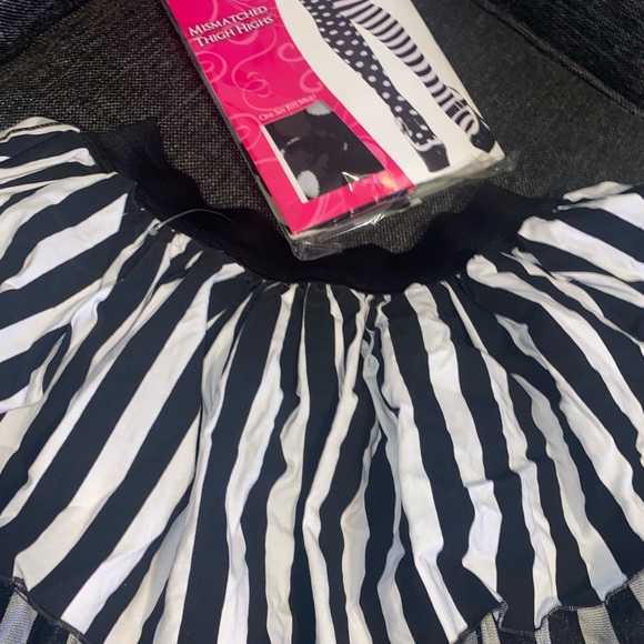 Gothic Frilly Skirt Large 14/16 and mismatched thigh 14+ - Picture 4 of 7